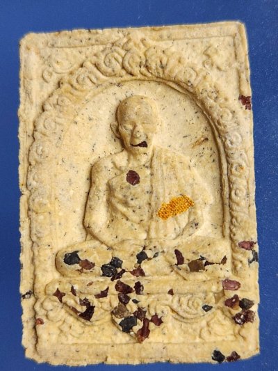 ## 100 ## หลวงพ่อเกษม เขมโก พระผง ฝังพลอยเสก ติดจีวร ปี2523 รับประกันแท้