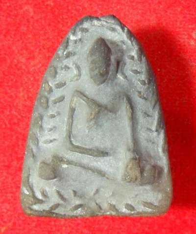 พระยอดขุนพลสะดุ้งกลับ หลวงพ่อกวย พิมพ์ใหย์หลังยันต์(หายาก) เนื้อดินดำ ปี2500 สวยเก่าดูง่ายครับ +บัตรดีดีพระครับ