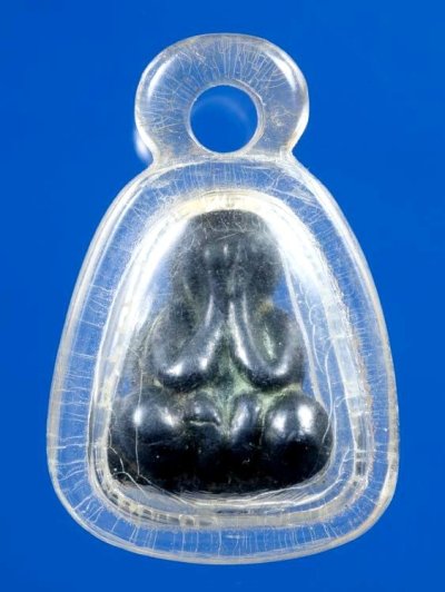 1200.-พระปิดตาพิมพ์เล็ก หลวงพ่อชื่น วัดท่าตำหนัก จ.นครปฐม เนื้อเมฆพัตร หลังยันต์ สร้างประมาณปี2482-2490