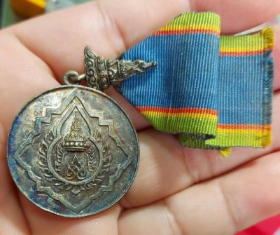 800.-เหรียญเงิน ตรามงกุฎ หลังจปร เหรียญที่ 3