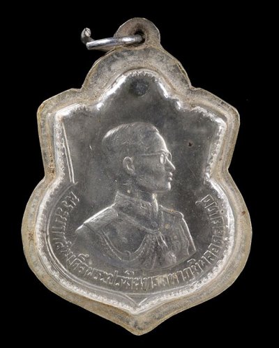 500.-เหรียญอนุสรณ์มหาราช พิมพ์เสมา 3 รอบ 3รอบ ในหลวง ร.9 เนื้ออัลปาก้า ปี 2506พร้อมเลี่ยม