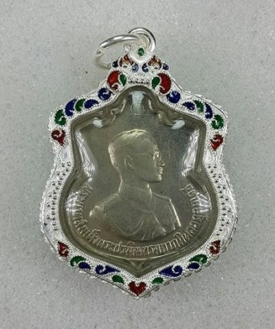 1800.-เหรียญในหลวง ร.9 ครบ3 รอบ ปี06 พร้อมเลี่ยมจับกรอบเงินลงยา