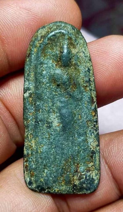 **แดงแรก 300 บาท**...พระลีลาศิลป์สุพรรณ  พิมพ์สองหน้า เนื้อชินเขียว สภาพเดิมๆครับ