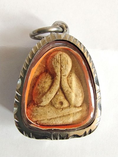 120.- พระปิดตาเนื้อผงพร้อมตลับ