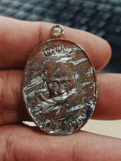 2-1384 วัดใจ 100 เหรียญเจริญพร ครึ่งองค์ 9 รอบ 108 ปี หลวงปู่อิ่ม วัดทุ่งนาใหม่ จ.นครศรีธรรมราช 2568 หล่อทองแดงพลายเงิน หมายเลข 83 สร้าง 100 เหรียญ กล่องเดิม***สวยคลาสสิค ตรงวาระ