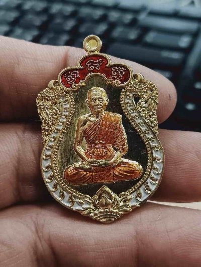 2-1242 วัดใจ 100 เหรียญเสมาคงกระพัน หลวงปู่บุญมา สำนักสงฆ์เขาแก้วทอง จ.ปราจีนบุรี 2567 ทองทิพย์ ลงยาจีวร หมายเลข 16 กล่องเดิม***งานสวย