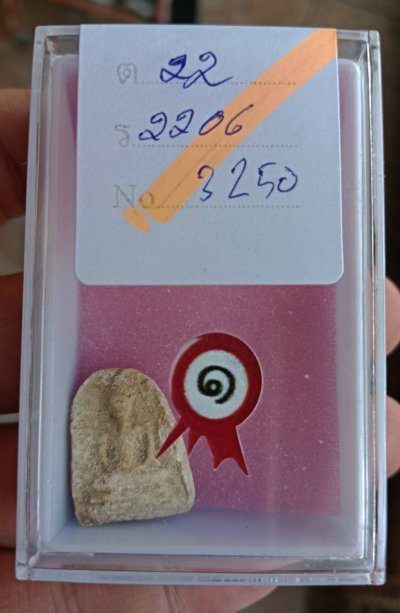 พระกรุวัดเงินคลองเตย พิมพ์เล็บมือสมาธิ ติดที่ 1 ครับ