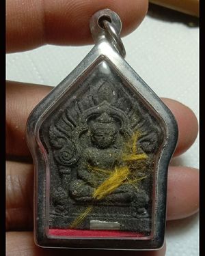 เริ่มต้นที่ 50 บาท พระขุนแผน เนื้อดำฝั่งตะกรุดเงิน พร้อมกรอบแท้ไม่ทราบที่