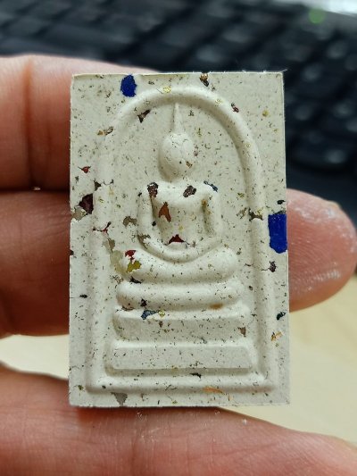 1-1816 วัดใจ 50 พระสมเด็จ ผงเก่า 100 ปี วัดระฆัง สู่สมเด็จ 119 วัดทุ่งนาใหม่ รุ่นเหนือดวงปัญจภาคี หลวงปู่อิ่ม 106 ปี จ.นครศรีธรรมราช 2566 หลังตรายาง หมายเลข 1220 กล่องเดิม