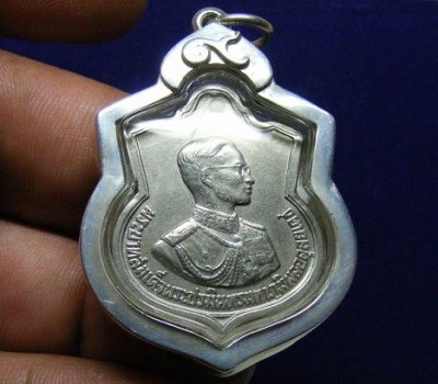 2500.- เหรียญในหลวง ร.9 ครบ3 รอบ ปี06 พร้อมเลี่ยมจับกรอบเงินขัดมันสั่งทำพิเศษ เลข 9