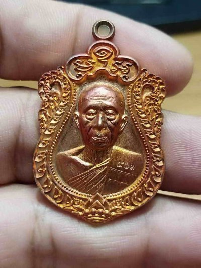 2-11 วัดใจ 100 เสมา 6 รอบ หลวงพ่อคูณ วัดบัลลังก์ จ.นครราชสีมา 2566 ทองแดงผิวไฟ ครึ่งองค์ หมายเลข 503 สร้าง 700 เหรียญ กล่องเดิม
