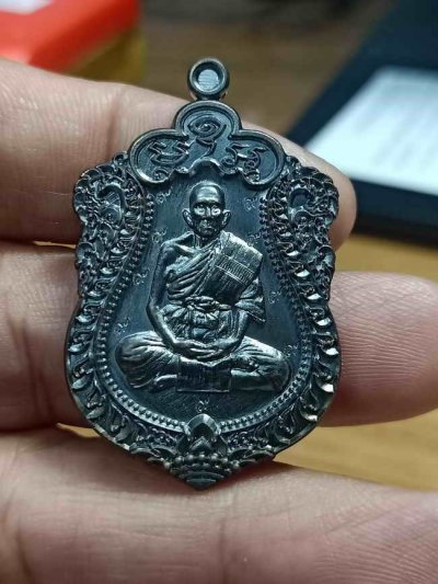 2-828 วัดใจ 100 เหรียญเสมา 94 ปี รุ่นแรก หลวงปู่สวน วัดวังทรายพูน จ.พิจิตร 2567 ทองแดงรมดำ ตอก 9 รอบ หมายเลข 126 กล่องเดิม