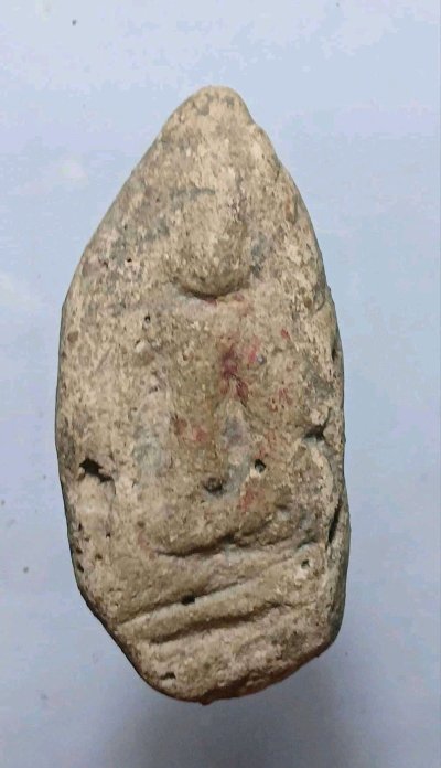 ขุนแผนไข่ผ่าซีก พระกรุเนื้อดิน