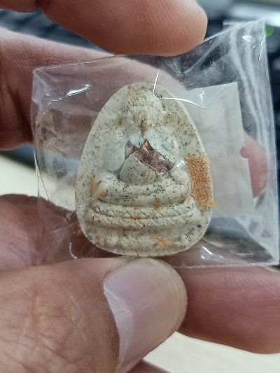 1-1676 วัดใจ 50 ปิดตาผงพราย 49 ตน หลวงพ่อพัฒน์ วัดห้วยด้วน จ.นครสวรรค์ หมายเลข 143 กล่องเดิม