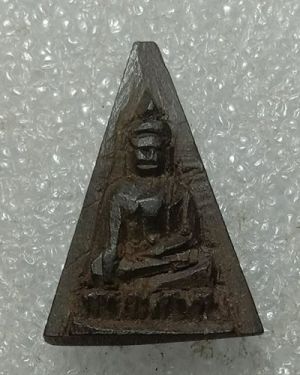 เริ่มต้นที่ 50 บาท พระนางพญา ไม้งิ้วดำพิมพ์เล็กแกะสลัก