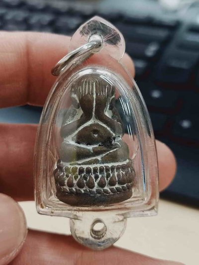 2-1433 วัดใจ 250 พระปิดตาหนุนดวงมหาลาภ หลวงพ่อสุรินทร์ ปิยะสีโล สำนักสงฆ์หนองนกเอี้ยง จ.ฉะเชิงเทรา หมยเลข 511 กล่องเดิม***เลี่ยมพร้อมใช้ รายการ 8.เนื้อทองแดงเถื่อน (อุดมวลสาร) ราคาจอง 299.-บาท