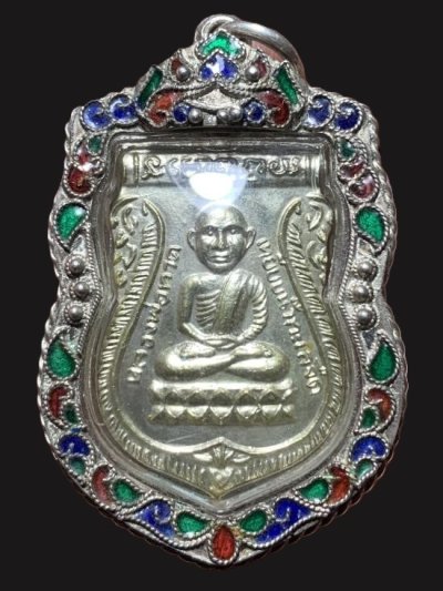 3500.-เหรียญหลวงปู่ทวด หลังพัดยศ รุ่นเลื่อนสมณศักดิ์ รุ่น2 ปี2536 เลี่ยมเงินลงยา องค์ที่3