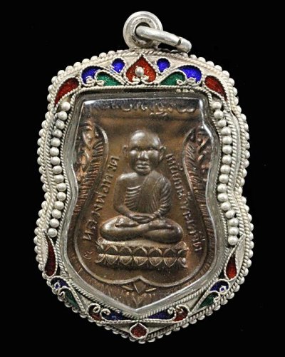 2000.-เหรียญหลวงปู่ทวด รุ่นชนะคน ปี2538 เนื้อทองแดง ออกวัดสุทัศน์ฯ เลี่ยมเงินลงยาสุโขทัย