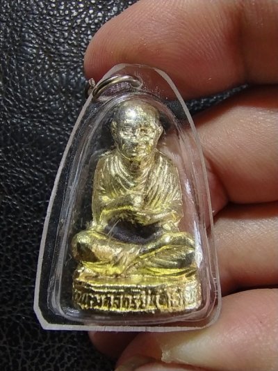 80.- รูปหล่อหลวงพ่อโต เนื้อโลหะสีทอง พร้อมเลี่ยม