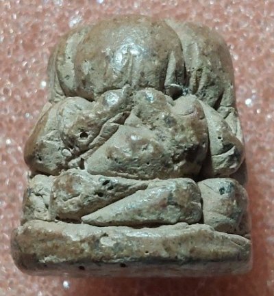 พระปิดตาสี่เกลอ เนื้อผง หลวงปู่นิล วัดครบุรี