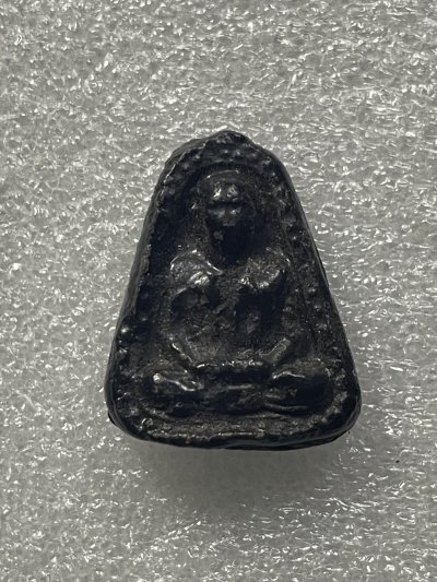 วัดใจ 120 บ หลวงพ่อเงิน เนื้อดินจุ่มรัก