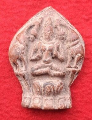 เนื้อดิน ท้าวกุเวร หลังเรียบ