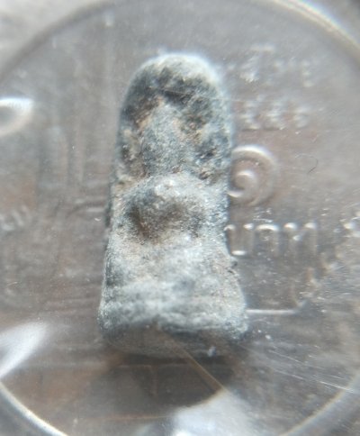 พระพิจิตรเม็ดข้าวเม่า พิมพ์พระรอด เนื้อชิน มีคราบกรุ หายาก