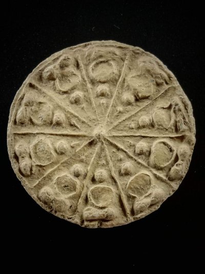 พระงบน้ำอ้อย เนื้อดิน หลวงปู่ยิ้ม วัดเจ้าเจ็ด จ.อยุธยา พ.ศ. 2460-2470 (สภาพสวย) ครับ  a35