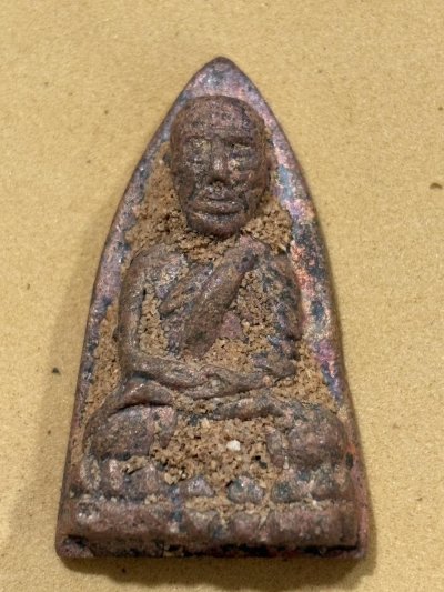 หลวงปู่ทวดหลังเตารีด พิมพ์ใหญ่ เทดินไทย รุ่นแรก เนื้อนวะโลหะ หลวงพ่อรวย วัดตะโก รุ่นรวยนิรันตราย ปี 56 หมายเลข 6349 พร้อมกล่องเดิม