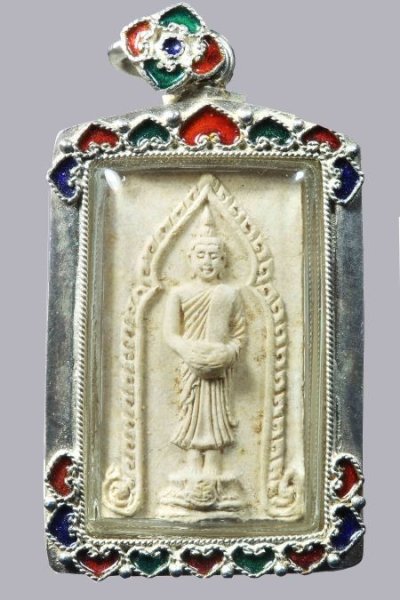 1500.-พระประจำวันเนื้อผง หลวงพ่อเต๋ คงทอง วัดสามง่าม จ.นครปฐม พ.ศ. 2511 หลังยันต์ เลี่ยมเงินลงยา