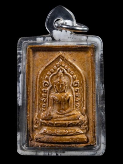 1000.-พระผงของขวัญ พ่อท่านมุ่ย วัดป่าระกำเหนือ จ.นครศรีธรรมราช ปี2528 พร้อมเลี่ยมซองเดิมองค์ที่ 3