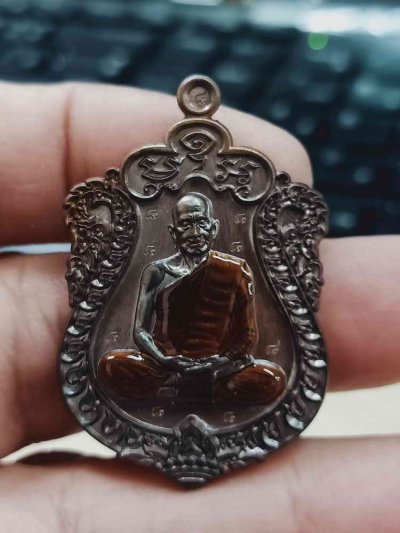 2-1533 วัดใจ 100 เหรียญเสมา 8 รอบ หลวงปู่กลม วัดโพธิ์ชัย จ.นครพนม 2566 ทองแดงมันปู ตอก 8 รอบ กรมมการ หมายเลข 69 สร้าง 168 เหรียญ กล่องเดิม