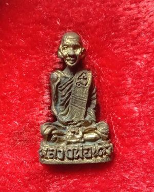 เริ่มต้นที่ 50 บาท รูปหล่อหลวงพ่อเดิม ออกวัดหัวหวาย อ.ตาคลี นครสวรรค์ ปี 39 กล่องเดิม