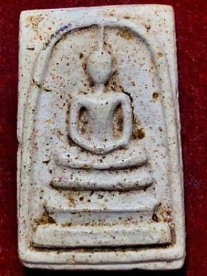 พระสมเด็จพิมพ์ใหญ่หลัฃลายกนกเครือเถาหน้าบัน  ในกรอบเลี่ยมสวย