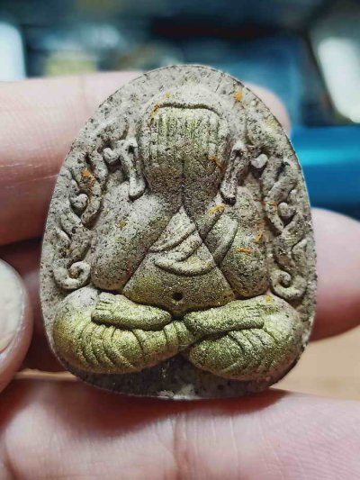 2-1475 วัดใจ 100 พระปิดตากนกข้างบูชาครู หลวงปู่โต๊ะ หลวงพ่อนงค์ วัดบางน้ำชน ธนบุรี จ.กรุงเทพ ปี 2565 จัมโบ้ มวลสารดี โรยตะไบทอง หมายเลข 1481 กล่องเดิม