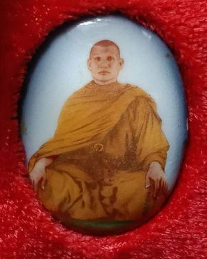 เริ่มต้นที่ 50 บาท ล็อคเก็ตแท้ไม่ทราบที่ กล่องเดิม