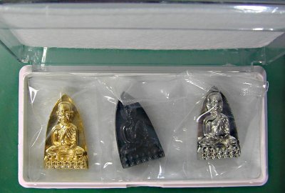 เหรียญหล่อเตารีดหลวงปู่ทวด รุ่นรวยพันล้าน หลวงปู่หมุน ชุด กก.หลวงปู่ศิลาปลุกเสก  .......เคาะเดียวแดง