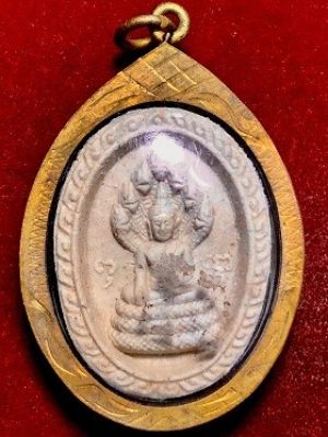 พระนาคปรกเนื้อผงพิมพ์ ใหญ่ เลี่ยมกรอบทองไมครอน  วัดบางพึ่ง พระประแดง จ.สมุทรปราการ