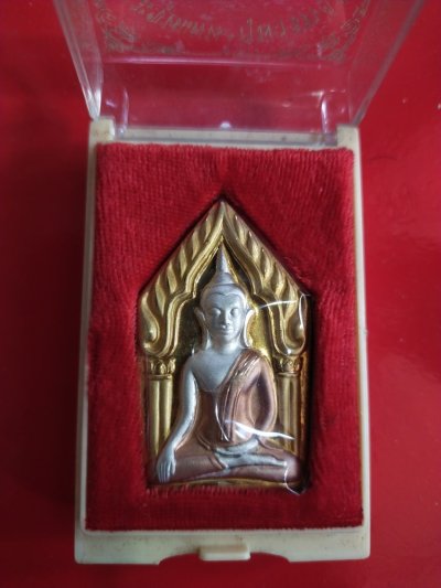 800.- พระขุนแผน-กุมารสมบัติ เนื้อสามกษัตริย์ หลวงพ่อพูล วัดไผ่ล้อม นครปฐม ปี2548 กล่องเดิม