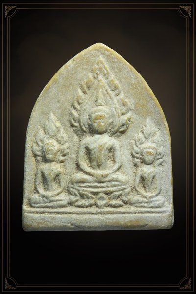 พระตรีกาย(พระสาม) หลวงปู่ทิม ปลุกเสก ปี 2518 เนื้อผงน้ำมัน วัดสว่างฟ้า จ.ชลบุรี +++ หายากมาก ครับ ข้อมูลตามบัตรรับประกันครับ +++