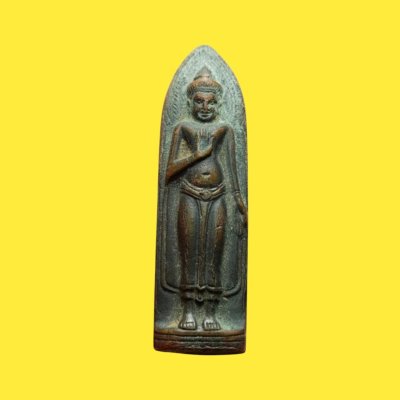 พระร่วงหลังรางปืน พิมพ์หลังเจดีย์นูน เนื้อทองแดง ปี 2515 วัดพระธาตุดอยสุเทพฯ จ.เชียงใหม่ (หลวงปู่โต๊ะ, หลวงพ่อกวย และเกจิชื่อดังร่วมปลุกเสก)