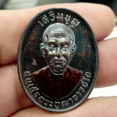 2-65 วัดใจ 100 เหรียญเสริมบุญ สมเด็จพระพุฒาจารย์ (โต พฺรหฺมรํสี) วัดระฆัง อุปถัมภ์ ปี 2566 เนื้อทองแดงมันปู หมดห่วง ลงยาจีวร รก.75/1 หมายเลข 25 สร้าง 65 เหรียญ กล่องเดิม