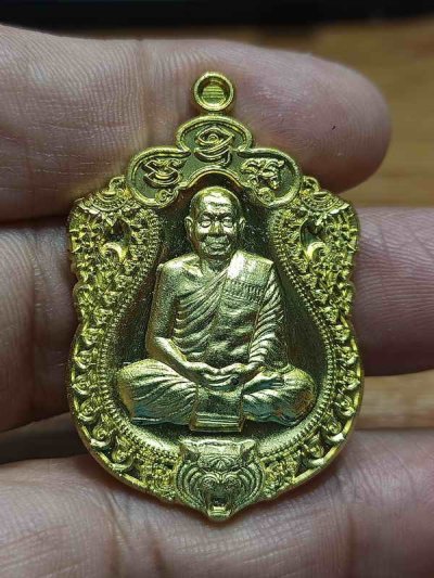 2-935 วัดใจ 100 เหรียญเสมา 7 รอบ หลวงพ่อสุนทร วัดบ้านมะเกลือ จ.นครสวรรค์ 2563 ทองทิพย์เพียว สวยคลาสิค หมายเลข 3331 กล่องเดิม***สวยคมวาระดี เสมา 7 รอบ PSGA การันตี