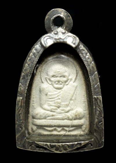 1500.-พระเนื้อผง หลวงปู่เผือก วัดสาลีโข จ. นนทบุรี ปี09 + ตลับเงิน (ไม่มีห่วง)