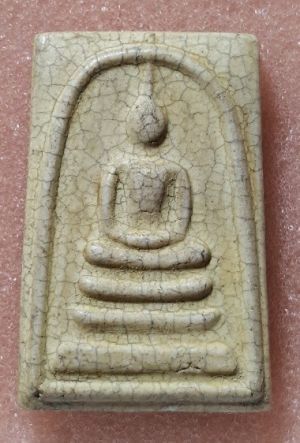 สมเด็จ วัดระฆังโฆสิตาราม    พิมพ์ใหญ่ เนื้อแตกลายงา (M16) เอ็ม16 ปี 2546 จัดสร้างโดยกรมราชทัณฑ์ ธนบุรี หลวงปู่หมุนวัดบ้านจานปลุกเสก