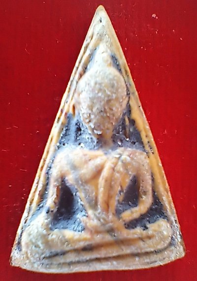 ++พระนางพญาหลวงพ่อกวย พิมพ์ใหญ่หลังยันต์ เนื้อผงน้ำมันสายรุ้ง รุ่นผูกพัทธสีมา ปี21 ++1