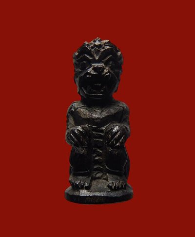 หนุมานไม้แกะ หลวงพ่อแป๊ะ วัดศาลากุน จ.นนทบุรี ( ศิษย์เอก หลวงพ่อสุ่น ).