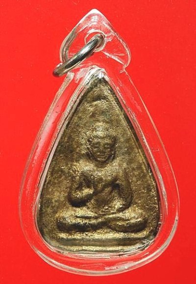 2500.-เหรียญหล่อกลีบบัวเนื้อทองผสม หลังพระปิดตา (เวปไม่สรุปผล/ไม่มีข้อมูล)