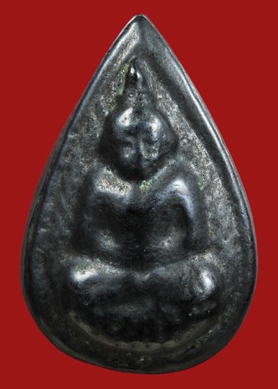 1000.- พระกลีบบัวหลังพระปิดตา เนื้อเมฆพัตร หลวงปู่บุญ วัดกลางบางแก้ว