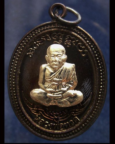 กรรมการ !!! เลข 921...เหรียญหลวงปู่ทวด หลังพ่อท่านเขียว วัดห้วยเงาะ รุ่นกิตติคุโณ 82 เนื้อทองแดงรมดำหน้า-หลังอัลปาก้า โค้ด-เลข พร้อมกล่องเดิม พ.ศ. 2553 สร้างแจกกรรมการ 999 องค์